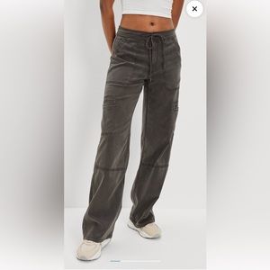 Wide leg COMFY cargo pants from American Eagle. Size 12 Long
